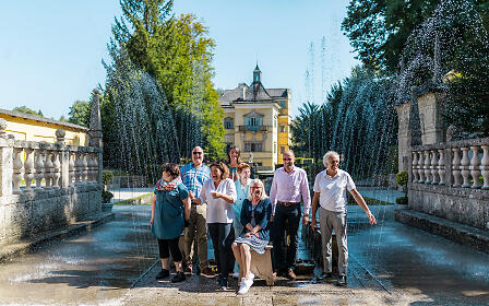 Gruppenfoto SCB Studienreise Fürstentisch Wasserspiele Hellbrunn
