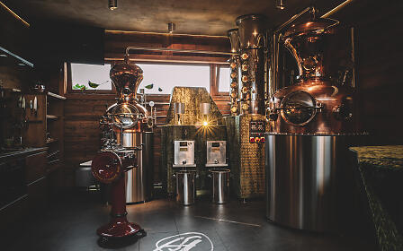 Siegfried Herzog show distillery in Saalfelden - supporting programme