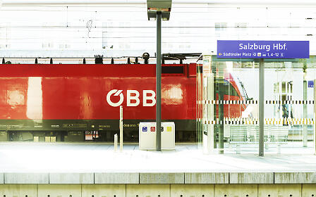 Railjet Bahn train arrives at Salzburg main station