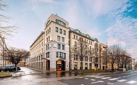 Außenansicht Hotel am Tag