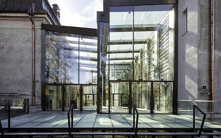 Foyergebäude Stiftung Mozarteum Salzburg Außenansicht bei sonnigem Wetter