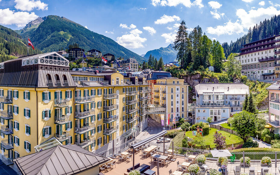 Hotel Mondi Resort Gastein outside view summer